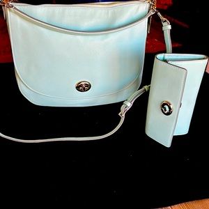 Leather Coach bag and wallet set.  Bag measures roughly 14”x4.5”x 10”.